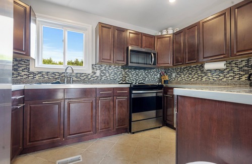 Dashwood Cottage | Lakefront Retreat near Lake Huron! Sleeps 14