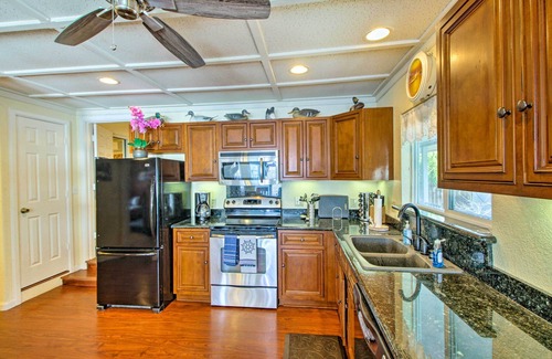 Clearlake Park House | Lakefront Retreat w/Dock, Paddle Boards & Kayaks!