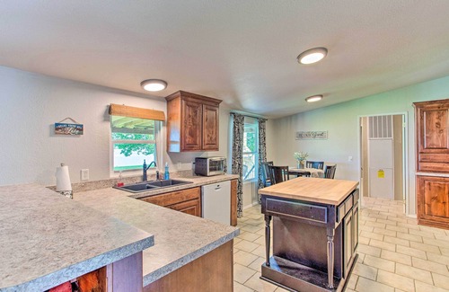 Graford House | Lakefront Retreat w/Pier, Bar Hut & Fireplace!