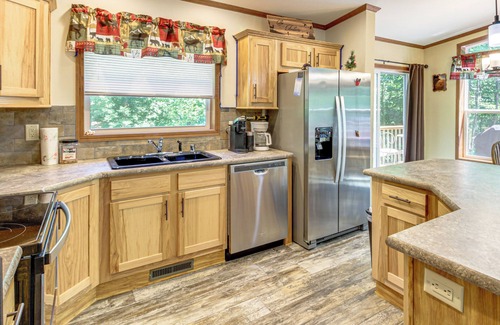 Hackensack Cabin | Lakefront Retreat w/Deck & Dock in Hackensack!