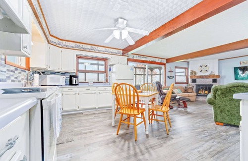 Coldwater House | LAKEFRONT RETREAT with private dock, Relax, play & gather with family & friends.