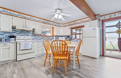 Coldwater House | LAKEFRONT RETREAT with private dock, Relax, play & gather with family & friends.