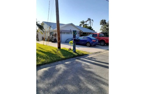 Cocoa House | Lakefront/scenic views/boating/Wildlife/Gators/fishing fun!