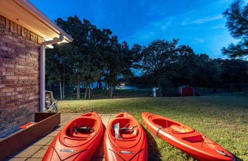 Quinlan House | Lakefront Serenity Escape on Lake Tawakoni