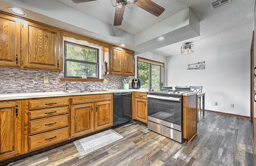 Bella Vista House | Lakefront Serenity! Paddle, Kayak and Relax from your private dock!