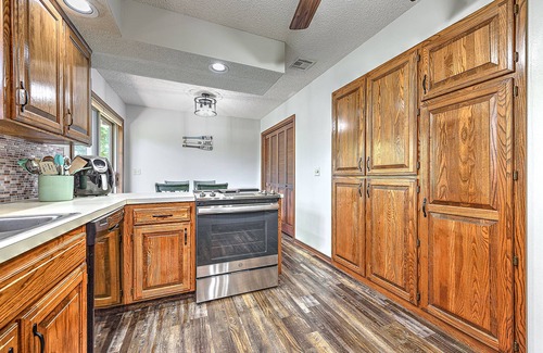 Bella Vista House | Lakefront Serenity! Paddle, Kayak and Relax from your private dock!