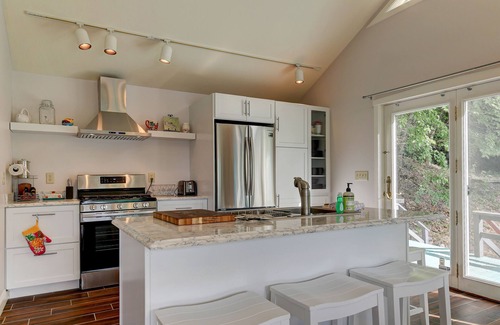 Sanbornville House | Lakefront studio with private dock, fast WiFi & full kitchen - dog-friendly