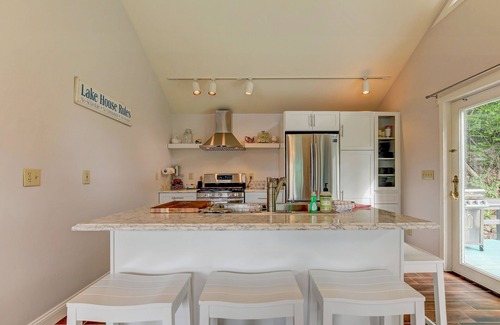 Sanbornville House | Lakefront studio with private dock, fast WiFi & full kitchen - dog-friendly