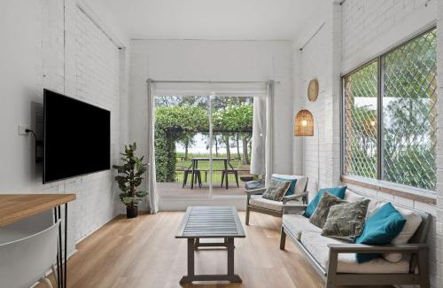 Killarney Vale House | Lakefront Suite Studio Killarney Vale