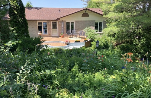Kirkfield Cottage | Lakefront, sunsets, family & pet friendly with modern amenities. Must stay!