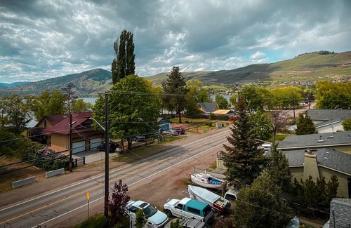 Vernon Resort | Lakefront Top Floor Suite w/ resort amenities