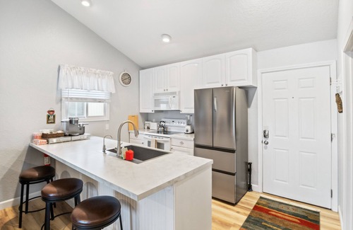 Lake Ozark Condo | Lakefront top-floor condo with grill, screened-in balcony, pool, fireplace, W/D