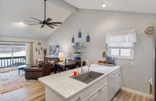 Lake Ozark Condo | Lakefront top-floor condo with grill, screened-in balcony, pool, fireplace, W/D