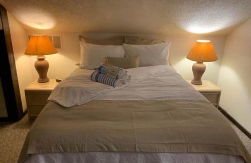 Village of Four Seasons House | Lakefront Treetop Village 3bd3badeckpool-6pp