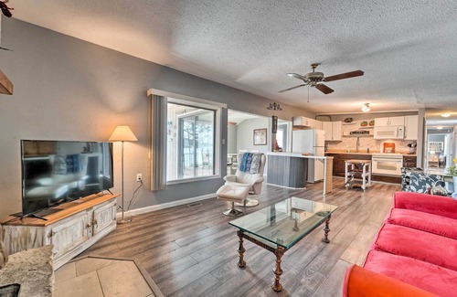 Myrtle House | Lakefront Vacation Rental w/Deck & 2 Docks!
