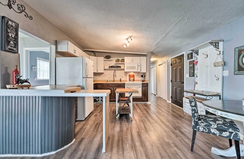 Myrtle House | Lakefront Vacation Rental w/Deck & 2 Docks!