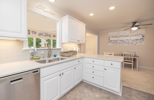 Henrico House | Lakefront View, 5BR, PET-Friendly, Firepit, Dock, Games, Up to 14