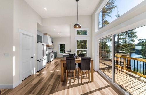 Anderson Island House | Lakefront w/dock 4-bedtoom modern house on delightful Anderson Island