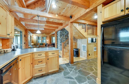 Westhampton Cabin | Lakefront Westhampton Cabin w/Beach + Kayaks!