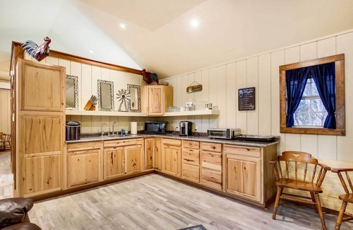 Lakehills Cabin | Lakehills Cabin with Fire Pit, Near Medina Lake!
