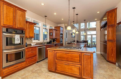 Ingleside House | Lakehome🏡🌊Big View 👀 Monster Deck ✌🏼Fire Pits🔥 Boat Dock 🚤 Loft Office 👨🏻‍💻 Kayaks 🚣🏼‍♀️