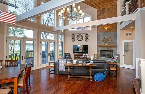 Ingleside House | Lakehome🏡🌊Big View 👀 Monster Deck ✌🏼Fire Pits🔥 Boat Dock 🚤 Loft Office 👨🏻‍💻 Kayaks 🚣🏼‍♀️