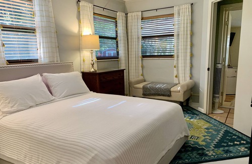 Lutz Cottage | Lakehouse Cozy Suite & Charming Vintage Camper at Little Cypress Guest Suites