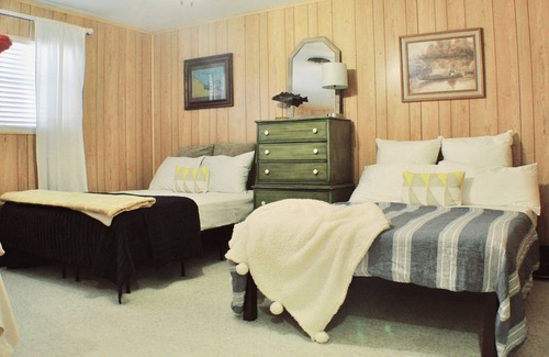 Goldsboro Cottage | Lakehouse getaway with updated amenities!