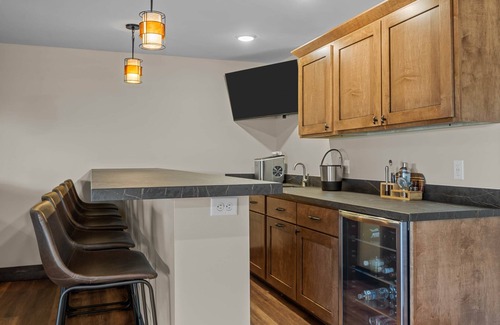 New Lisbon House | Lakehouse on Beach Lake, Wi Hot Tub and Screened in Porch near Castle Rock Lake