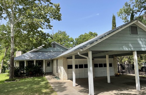 Windy Cove House | Lakehouse on Lake Austin! Gorgeous Views! NEW hot/cold tub on patio deck!