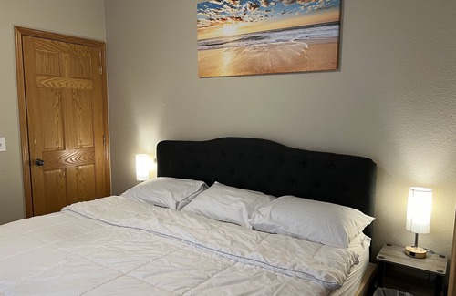 Whitetail House | Lakehouse retreat walking distance to fishing, beach, ice cream and restaurant