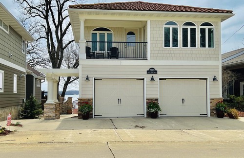 Clear Lake Villa | Lakehouse Villa on Clear Lake in Northern Iowa