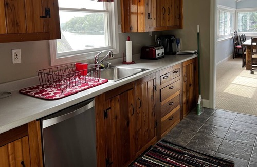 Southbury House | Lakehouse with Amazing View, Jacuzzi, Parks, Attractions Perfect for Families