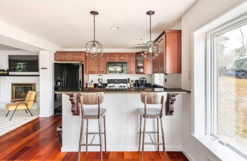 Marlton House | Lakehouse with Gorgeous View Family Friendly!