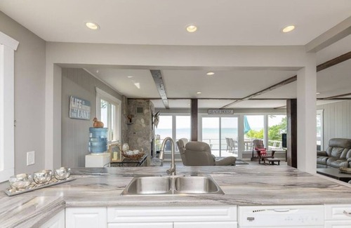 Wainfleet House | Lakehouse with Private Beach!