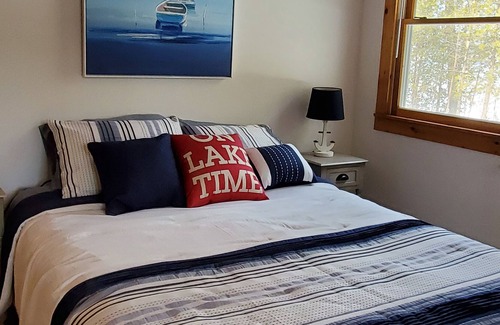 Willsboro House | Lakehouse with Stunning Sunsets on Lake Champlain! Sleeps 6, dog-friendly