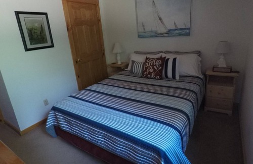 Willsboro House | Lakehouse with Stunning Sunsets on Lake Champlain! Sleeps 6, dog-friendly