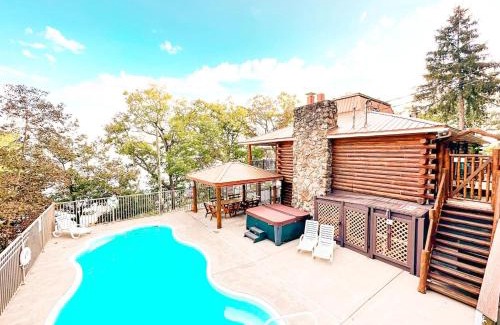 Sunrise Beach House | Lakehouse Wpools, Hottub, Dock, Sauna,playground