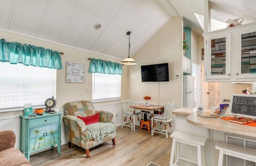 Lakeland Cottage | Lakeland Cottage w/Pool Access + Screened Porch!