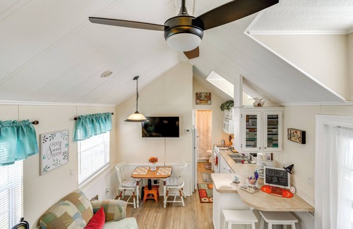 Lakeland Cottage | Lakeland Cottage w/Pool Access + Screened Porch!