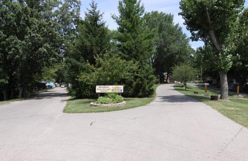 Milton Resort | Lakeland RV Campground Cottage 15