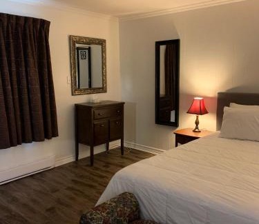 Yarmouth Hotel | Lakelawn B&B and Motel