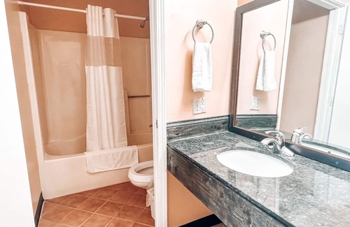 Russell Springs Hotel | Laker Inn