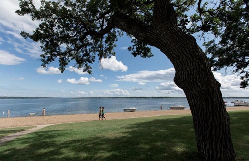 Detroit Lakes Hotel | Lakes Inn