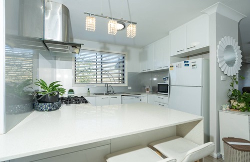 Gwandalan House | Lakes, ocean beaches, bush and tranquility. All a short trip from Sydney.