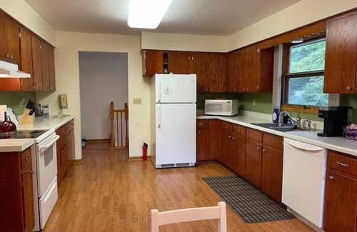 Babbitt Cabin | Lakeshore Cabin/Home sleeps 8, North MN Heaven