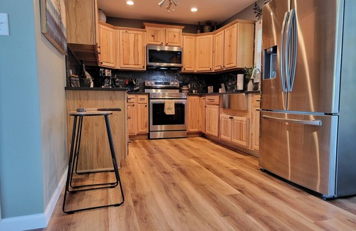 Cadiz Cottage | Lakeshore Cottage in Cadiz, Ky has waterfront panoramic views of Lake Barkley!