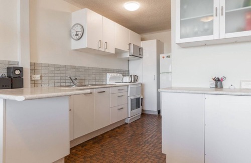 Forster Apartment | Lakeshore Lodge 2: 2 BR, 1 BA Apartment in Forster, Sleeps 4