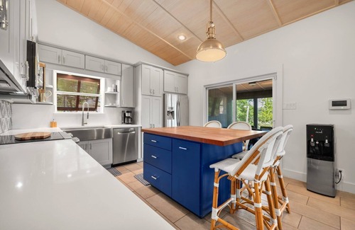 Spicewood House | Lakeshore Oasis-Private Dock-2 Homes in 1!