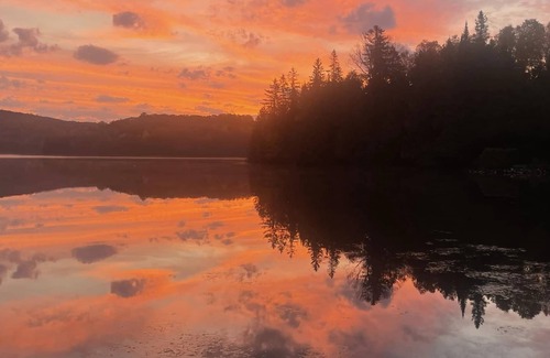 Sainte-Cecile de Masham Cottage | Lakeside wooden cottage, 10km from Wakefield & 5 minutes from Gatineau Park